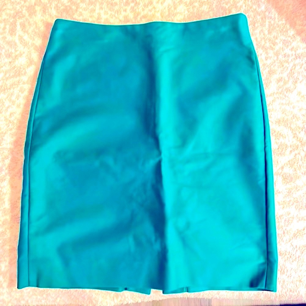 J. Crew emerald green pencil skirt! Dry clean only! Quiet luxury, quality! NWOT!